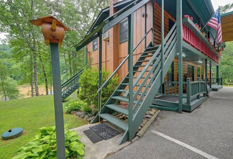 Robbinsville Apt In Converted Gas Station