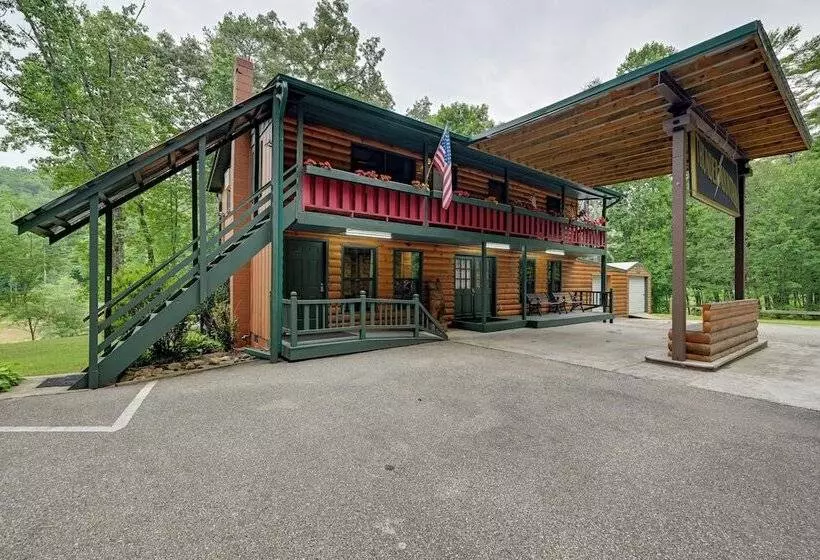 Robbinsville Apt In Converted Gas Station