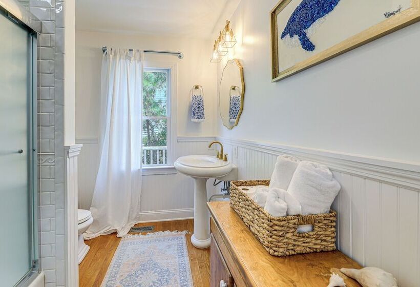 Waterfront Home W/ Screened Porch & Boat Access