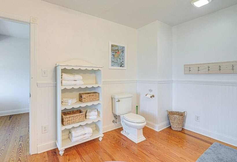 Waterfront Home W/ Screened Porch & Boat Access