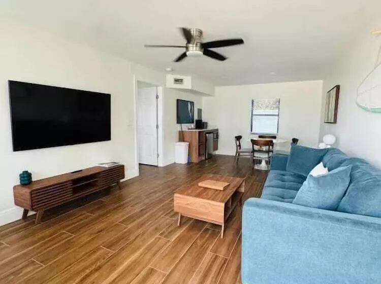 Hotelli Melbourne Beach Resort & Surf Club