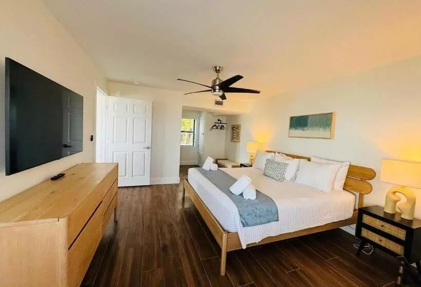 Hotelli Melbourne Beach Resort & Surf Club