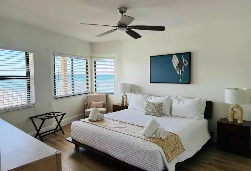 Hotelli Melbourne Beach Resort & Surf Club