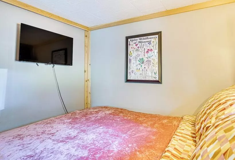 Lake Of The Ozarks Retreat W/ Dock & Sunset View!