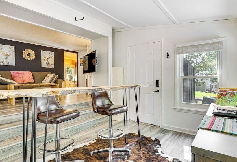 Lake Of The Ozarks Retreat W/ Dock & Sunset View!