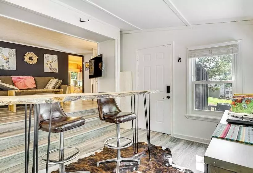 Lake Of The Ozarks Retreat W/ Dock & Sunset View!