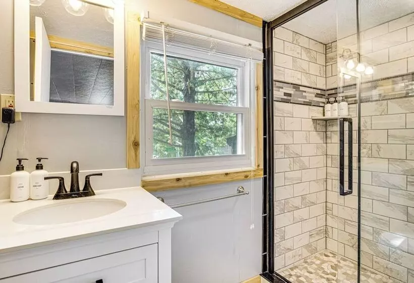 Lake Of The Ozarks Retreat W/ Dock & Sunset View!