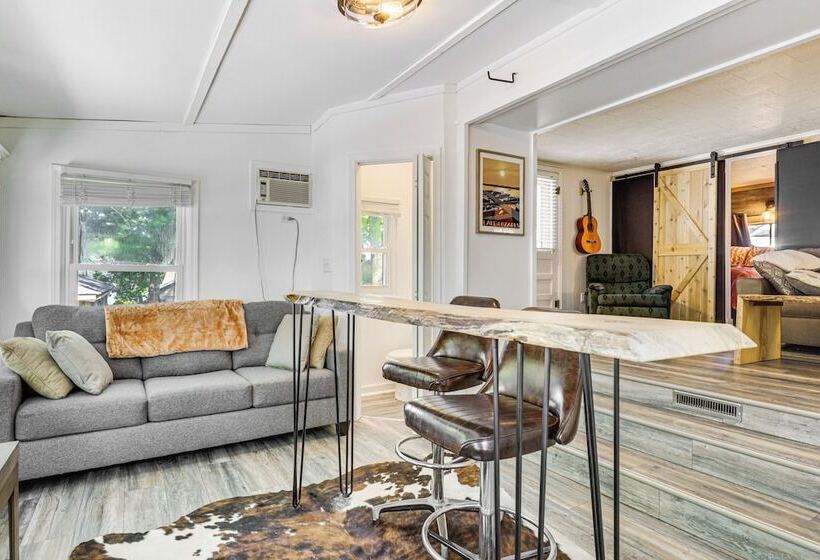 Lake Of The Ozarks Retreat W/ Dock & Sunset View!