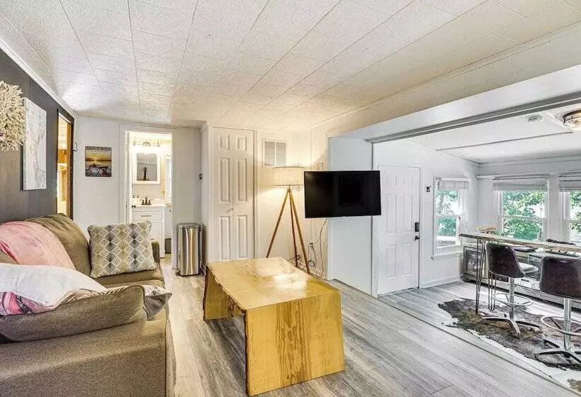 Lake Of The Ozarks Retreat W/ Dock & Sunset View!