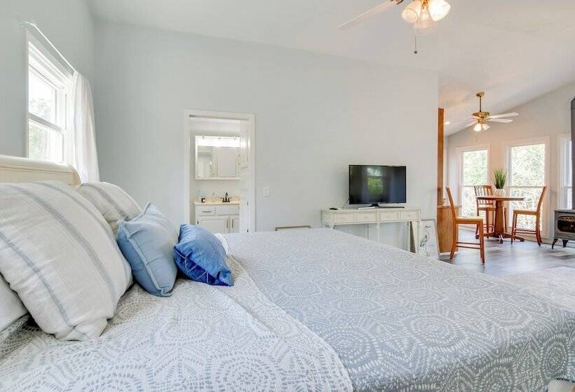 Lakefront Home W/ Fire Pit In Eagle Rock