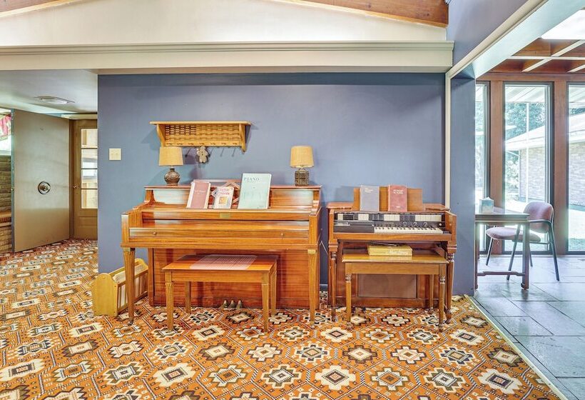 Peaceful Coshocton Home W/ Grills & Spacious Yard