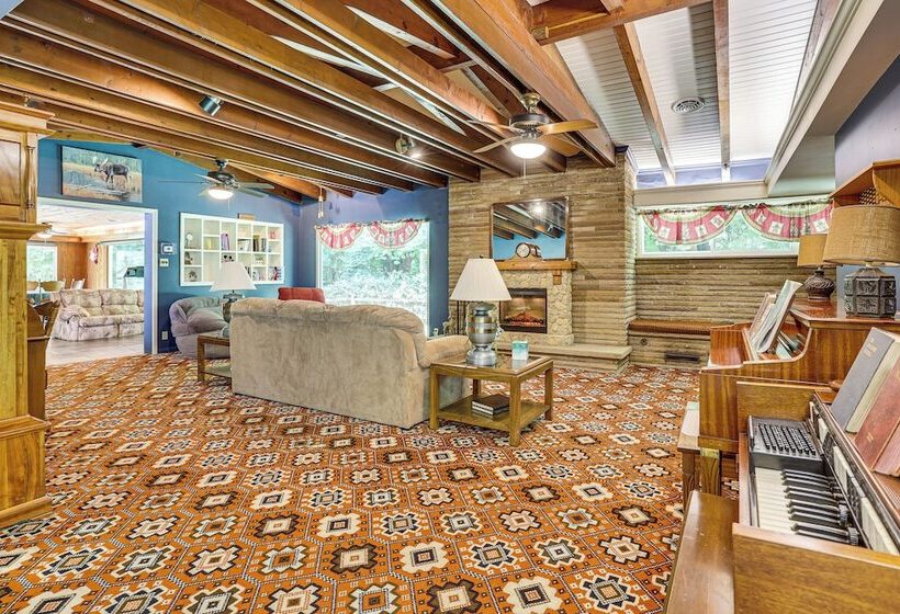 Peaceful Coshocton Home W/ Grills & Spacious Yard