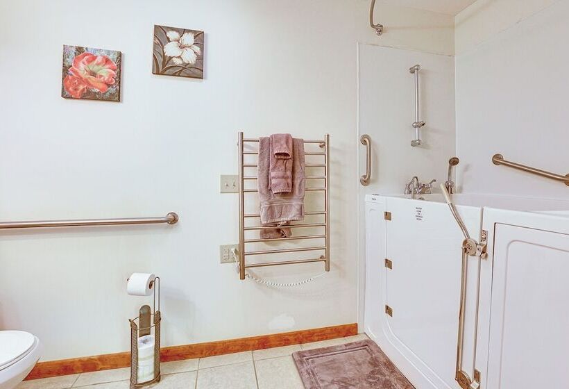 Peaceful Coshocton Home W/ Grills & Spacious Yard