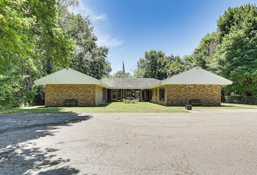 Peaceful Coshocton Home W/ Grills & Spacious Yard