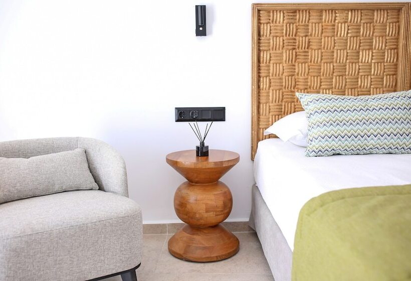 住所 La Maltese Boutique Paros