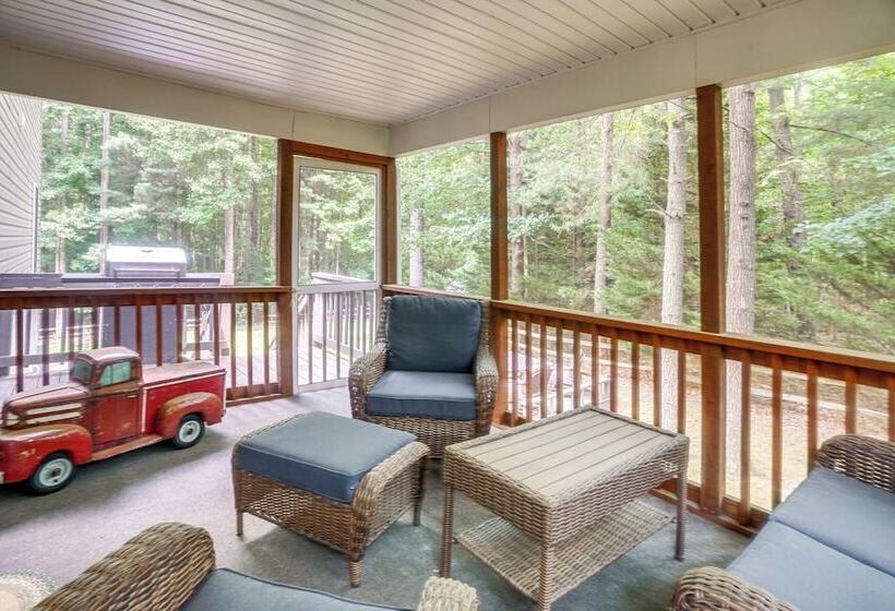 Spacious Virginia Retreat W/ Dock & Beach Access!