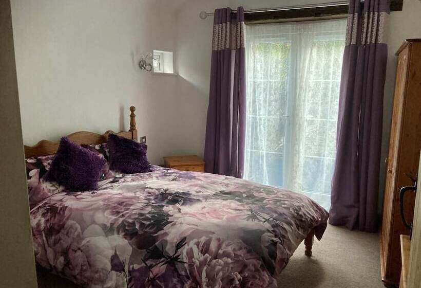 Stable Cottage   Braunton   Sleeps 4   Pet Allowed