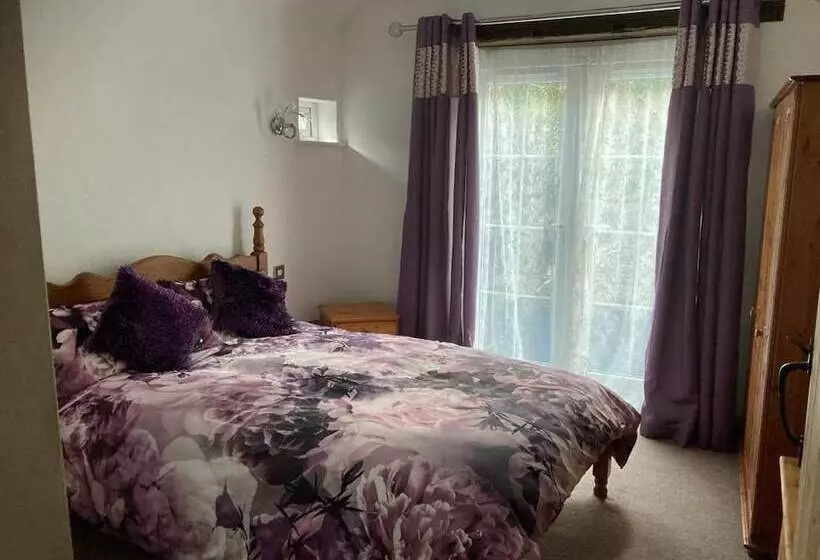 Stable Cottage   Braunton   Sleeps 4   Pet Allowed