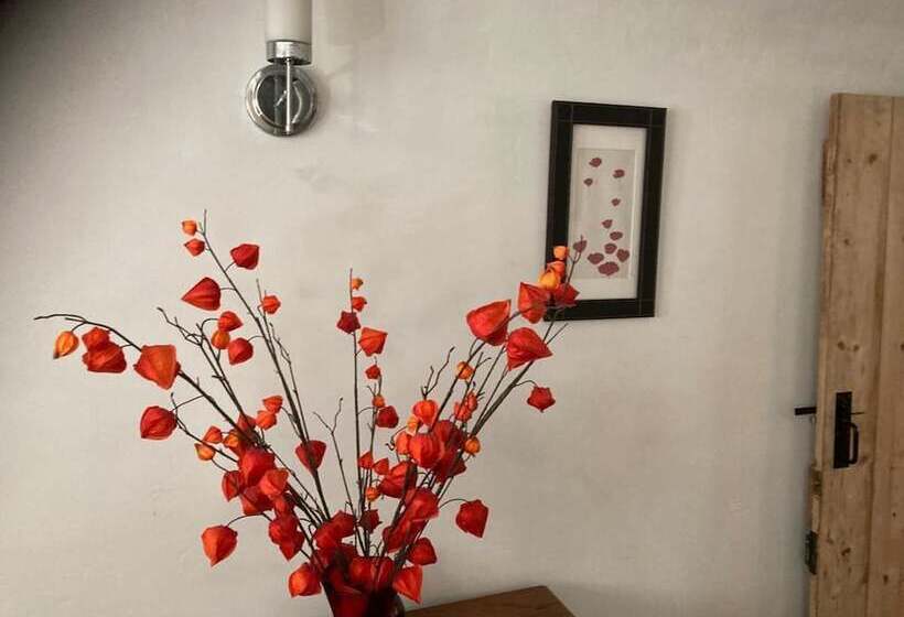 Stable Cottage   Braunton   Sleeps 4   Pet Allowed