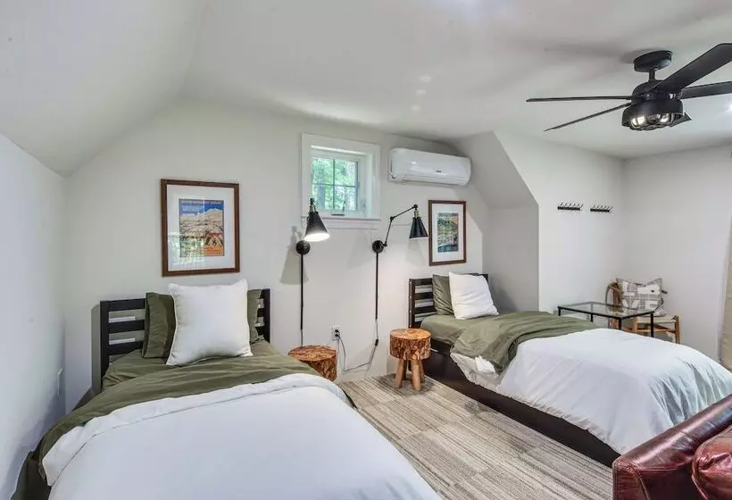 Treasure Lake Home W/ Deck: Walk To Bimini Lake!