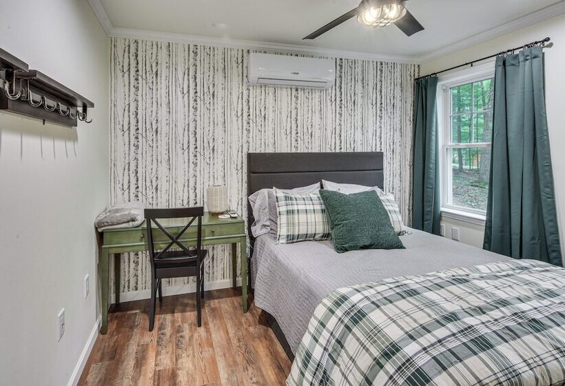 Treasure Lake Home W/ Deck: Walk To Bimini Lake!