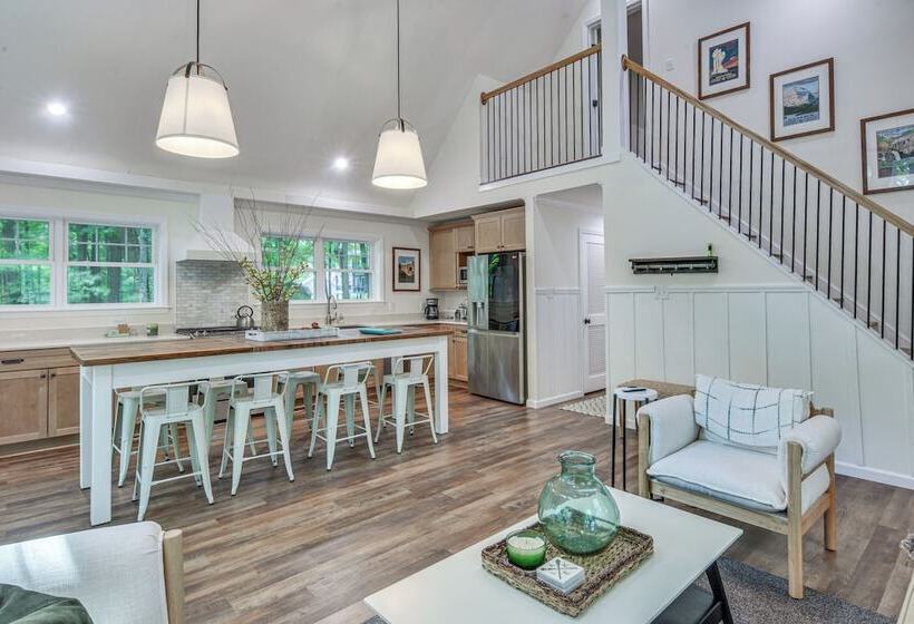 Treasure Lake Home W/ Deck: Walk To Bimini Lake!