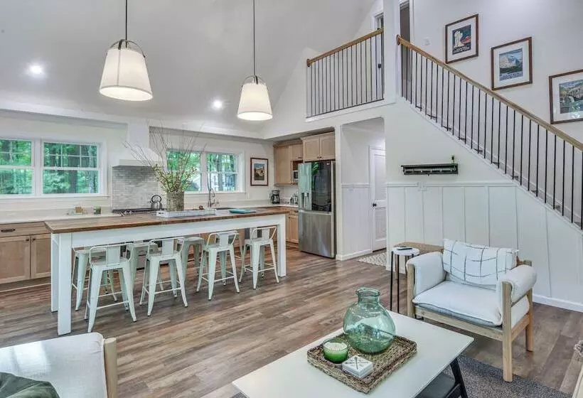 Treasure Lake Home W/ Deck: Walk To Bimini Lake!