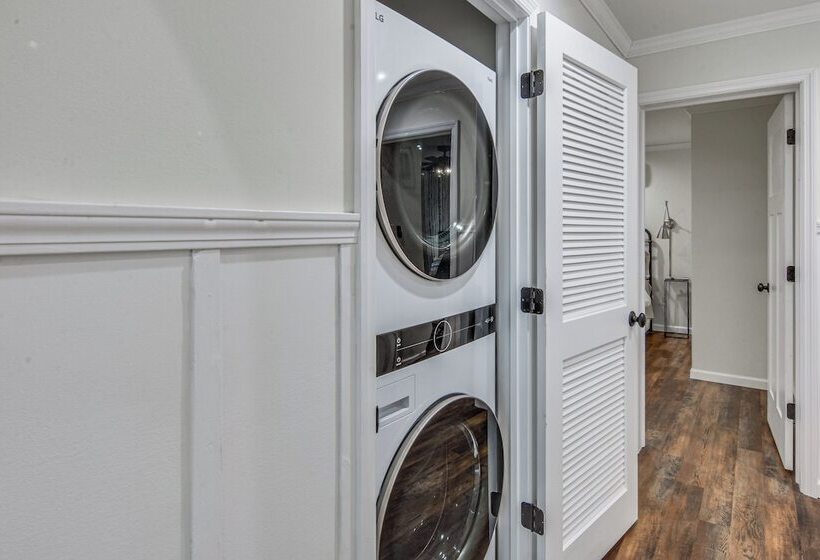 Treasure Lake Home W/ Deck: Walk To Bimini Lake!