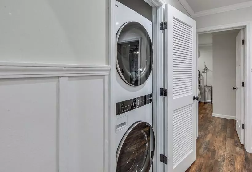 Treasure Lake Home W/ Deck: Walk To Bimini Lake!