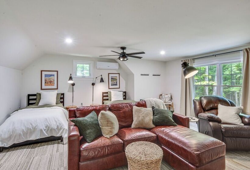 Treasure Lake Home W/ Deck: Walk To Bimini Lake!