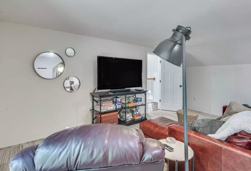 Treasure Lake Home W/ Deck: Walk To Bimini Lake!