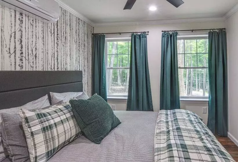 Treasure Lake Home W/ Deck: Walk To Bimini Lake!