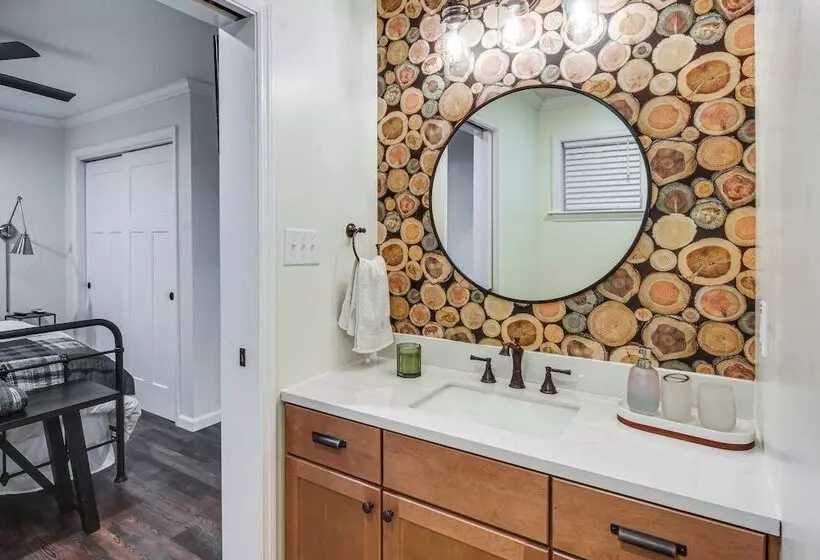 Treasure Lake Home W/ Deck: Walk To Bimini Lake!