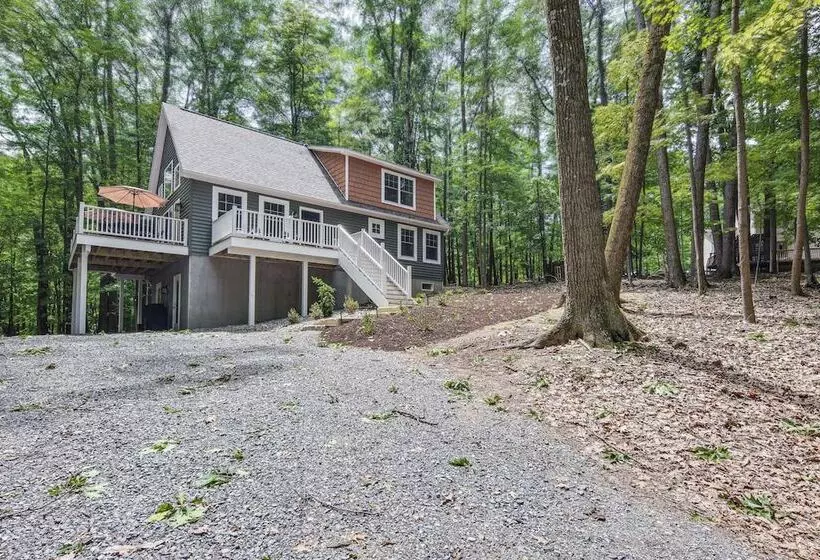 Treasure Lake Home W/ Deck: Walk To Bimini Lake!