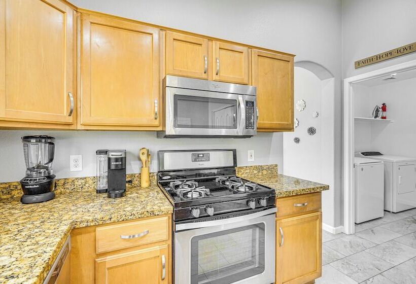 Tucson Home W/ Patio, Grill & Mountain Views!