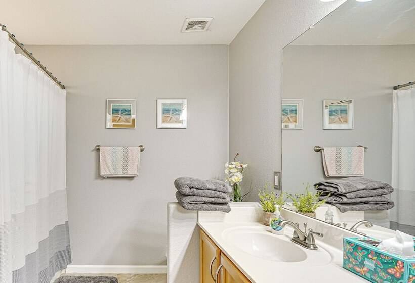 Tucson Home W/ Patio, Grill & Mountain Views!