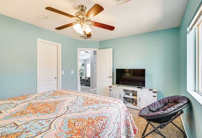 Tucson Home W/ Patio, Grill & Mountain Views!