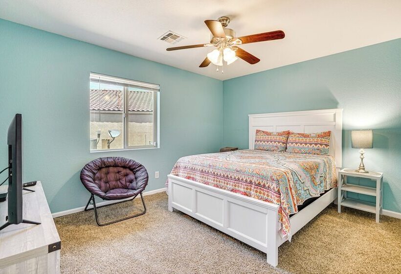 Tucson Home W/ Patio, Grill & Mountain Views!