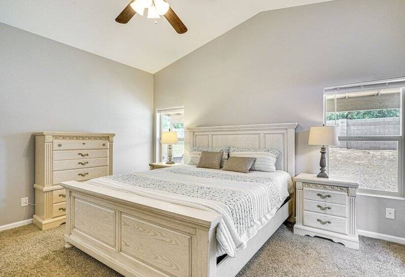 Tucson Home W/ Patio, Grill & Mountain Views!