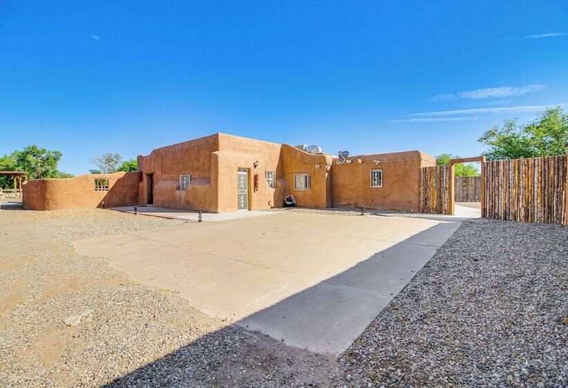 Albuquerque Adobe Home, 8 Mi To Old Town!