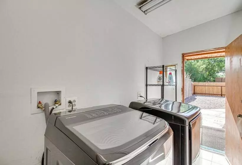 Albuquerque Adobe Home, 8 Mi To Old Town!