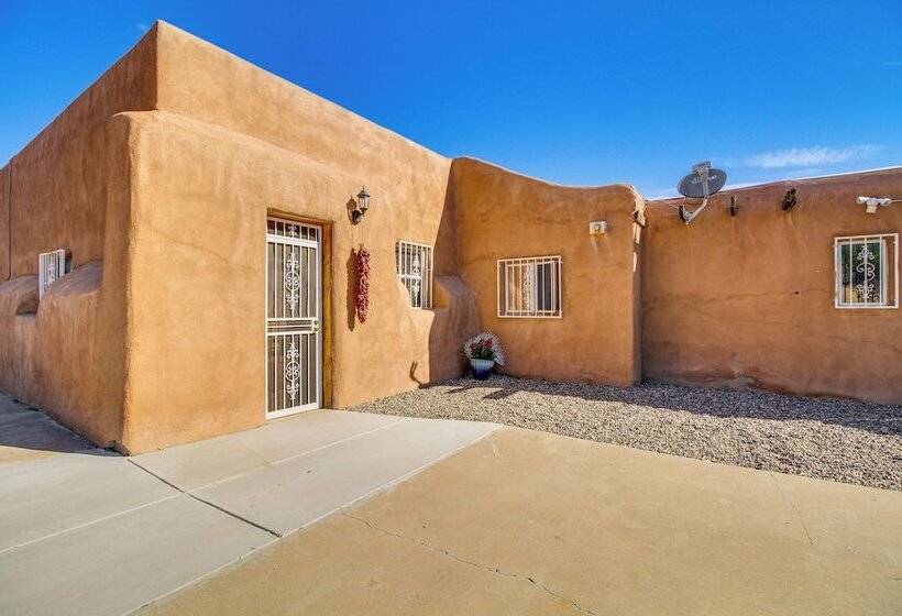 Albuquerque Adobe Home, 8 Mi To Old Town!