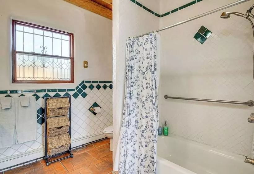 Albuquerque Adobe Home, 8 Mi To Old Town!