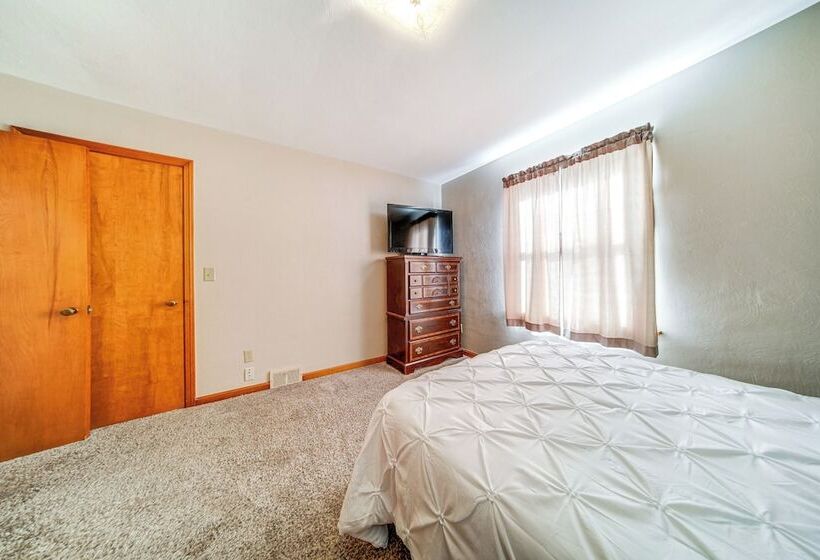 < 1 Mi To Lake Erie: Ashtabula Hideaway!