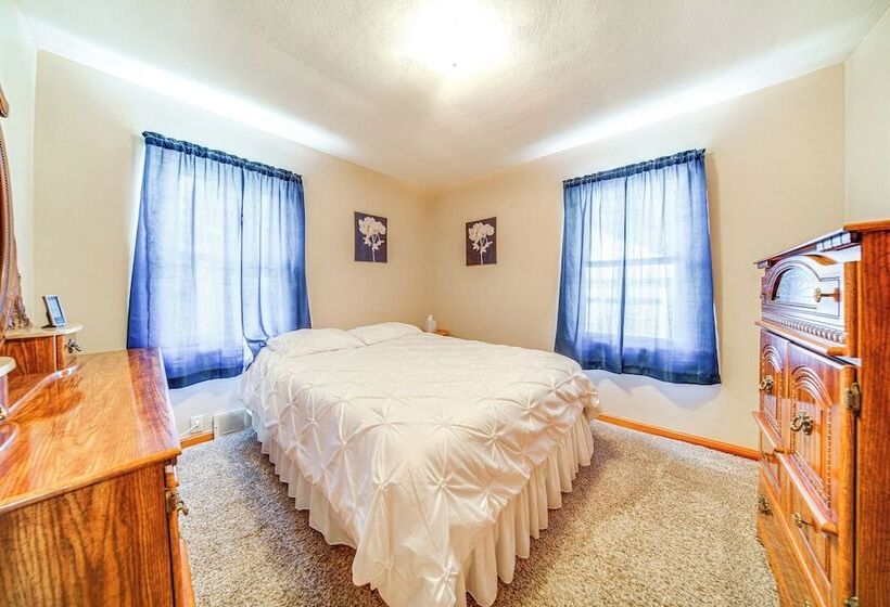 < 1 Mi To Lake Erie: Ashtabula Hideaway!