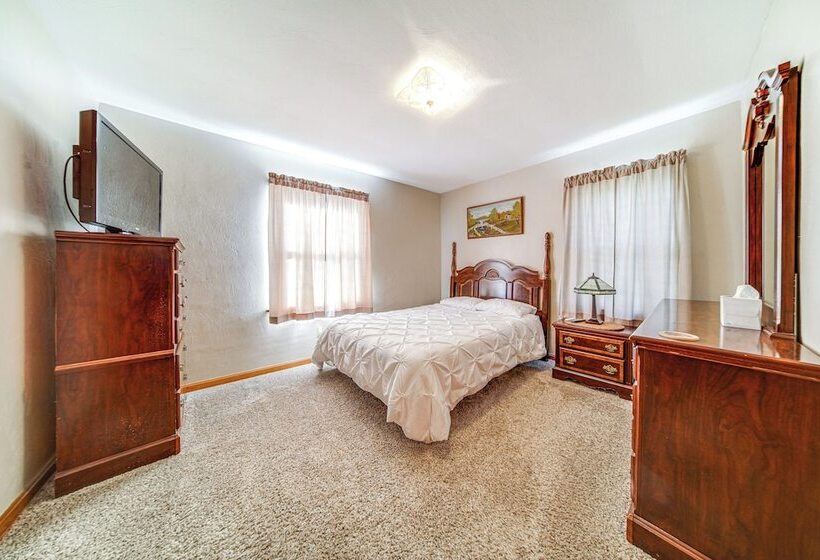 < 1 Mi To Lake Erie: Ashtabula Hideaway!