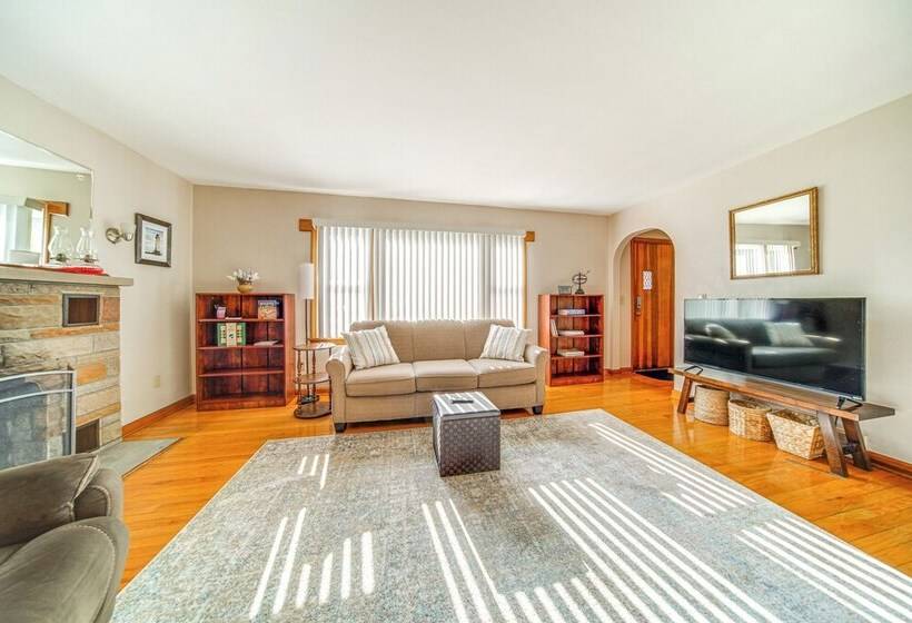 < 1 Mi To Lake Erie: Ashtabula Hideaway!