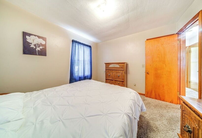 < 1 Mi To Lake Erie: Ashtabula Hideaway!