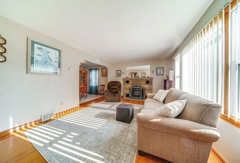 < 1 Mi To Lake Erie: Ashtabula Hideaway!