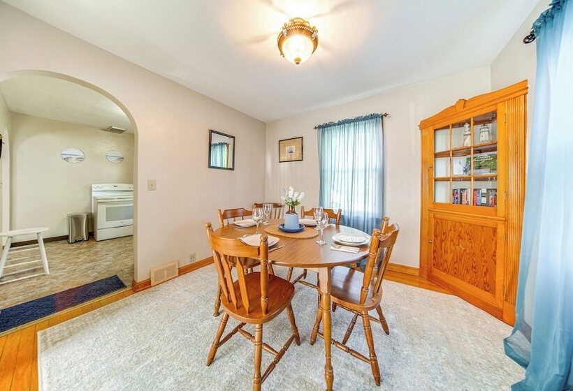 < 1 Mi To Lake Erie: Ashtabula Hideaway!